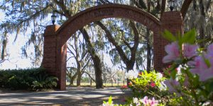 团体购物为贝塞斯达学院带来好处